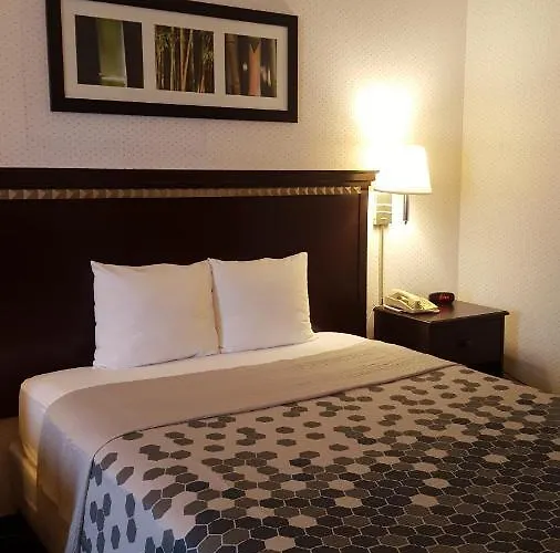 Inn Rodeway Urbana Area 3*